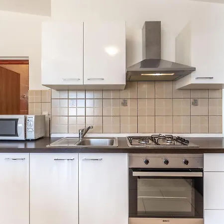 Waterfront In With Balcony And Barbecue Apartment *